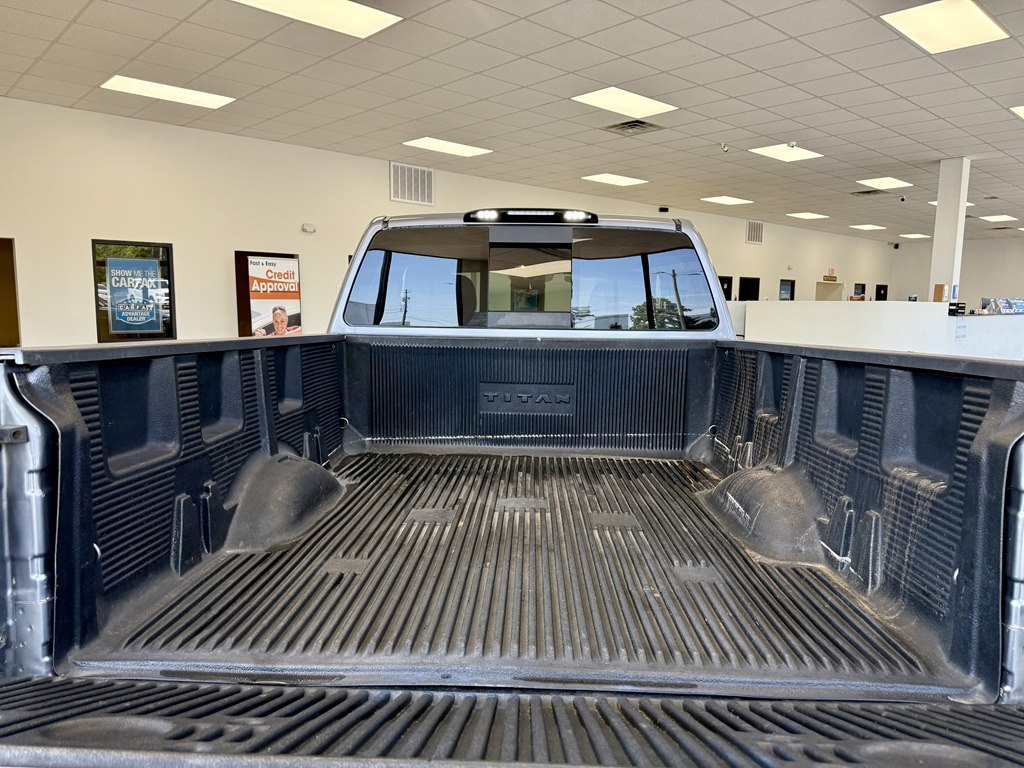 Photo 9 of this NISSAN TITAN