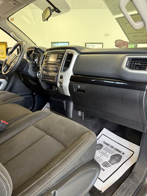 Photo 11 of this NISSAN TITAN