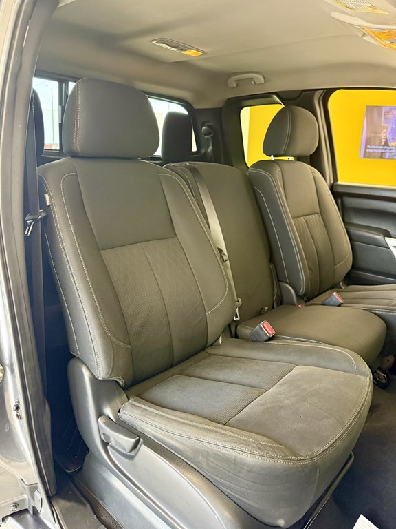 Photo 15 of this NISSAN TITAN