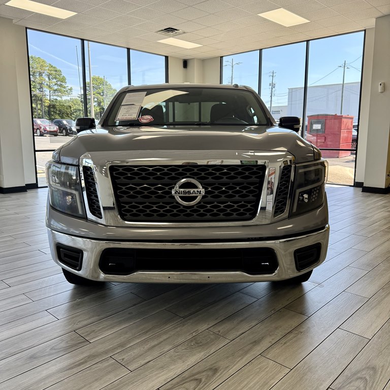 Photo 2 of this NISSAN TITAN