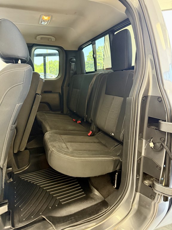 Photo 16 of this NISSAN TITAN
