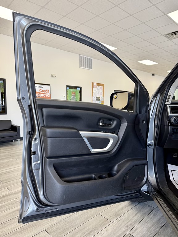 Photo 14 of this NISSAN TITAN