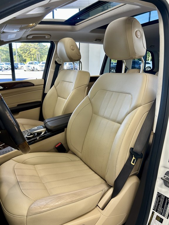 Photo 12 of this MERCEDES-BENZ GLS
