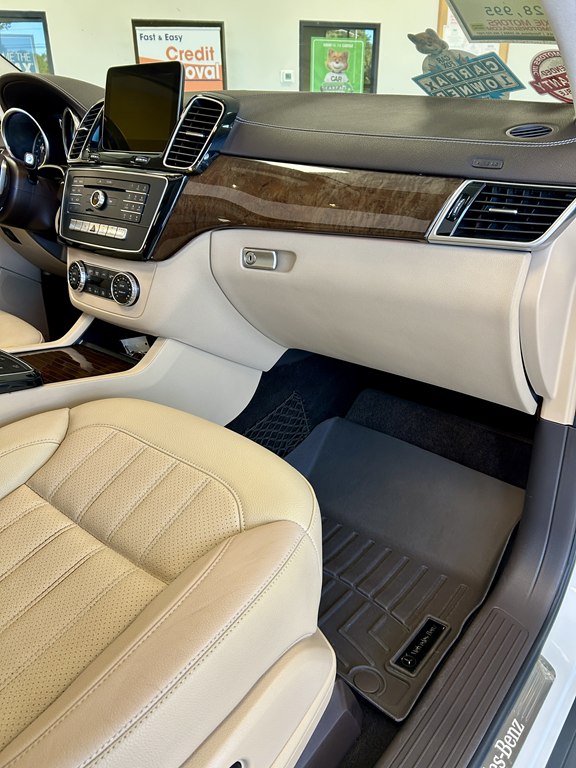 Photo 17 of this MERCEDES-BENZ GLS