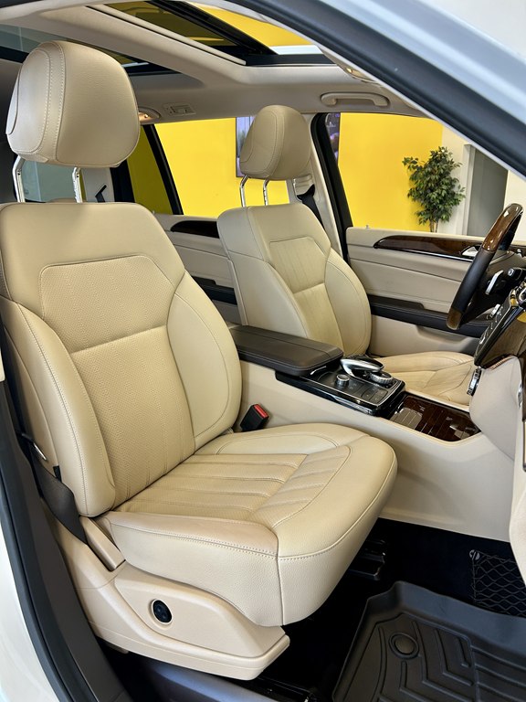 Photo 18 of this MERCEDES-BENZ GLS