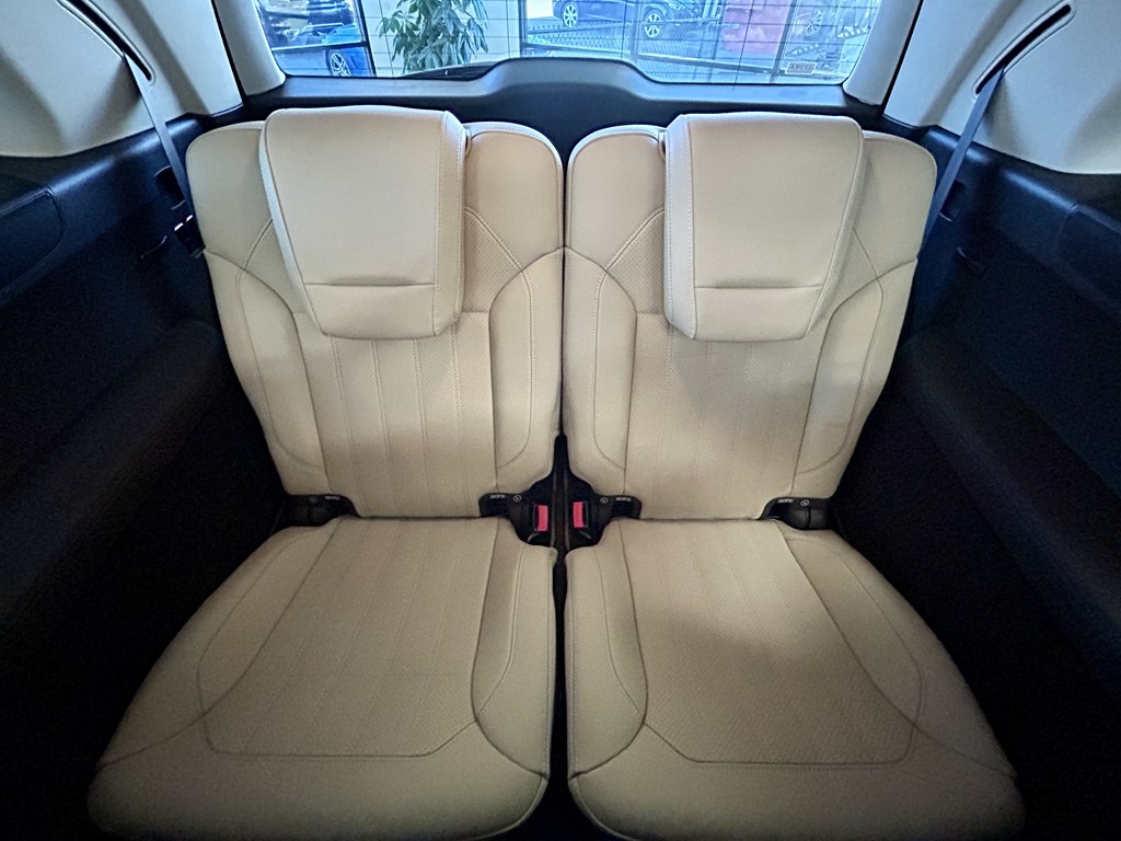 Photo 15 of this MERCEDES-BENZ GLS