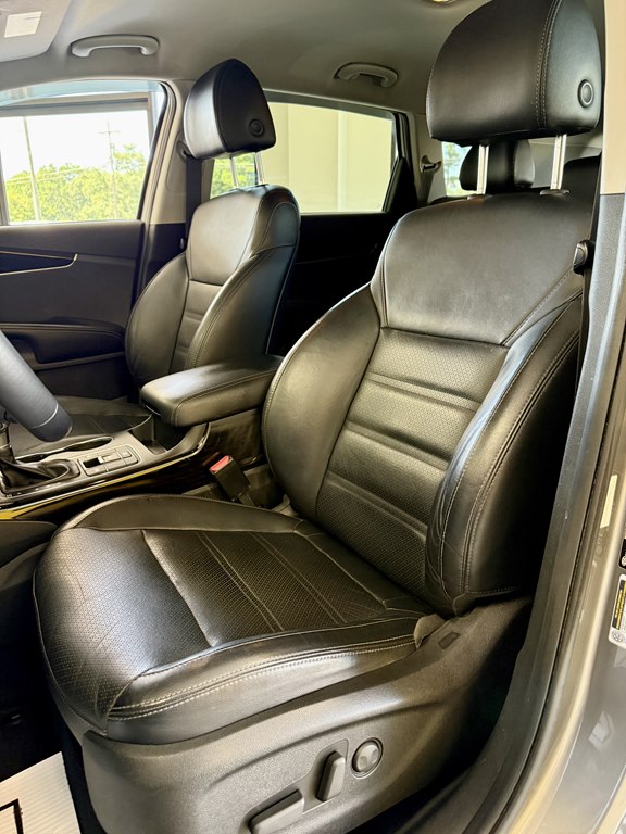 Photo 14 of this KIA SORENTO
