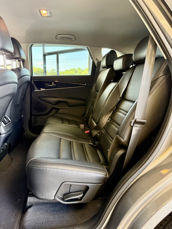 Photo 17 of this KIA SORENTO