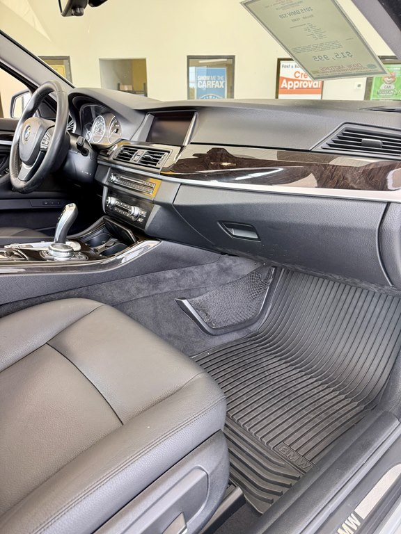 Photo 12 of this BMW 528