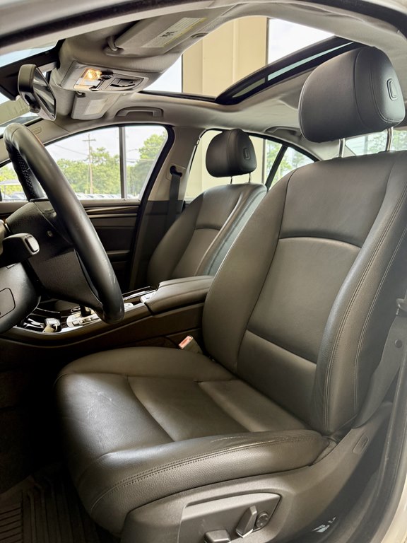 Photo 14 of this BMW 528
