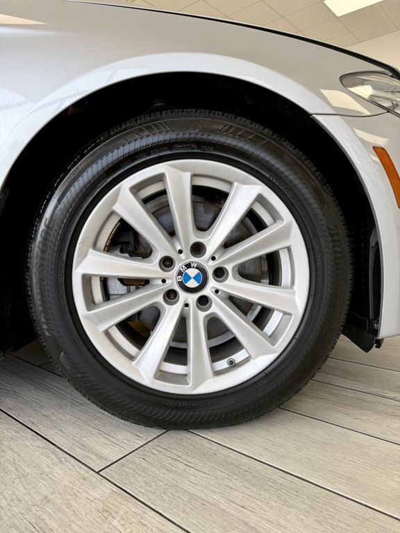 Photo 19 of this BMW 528