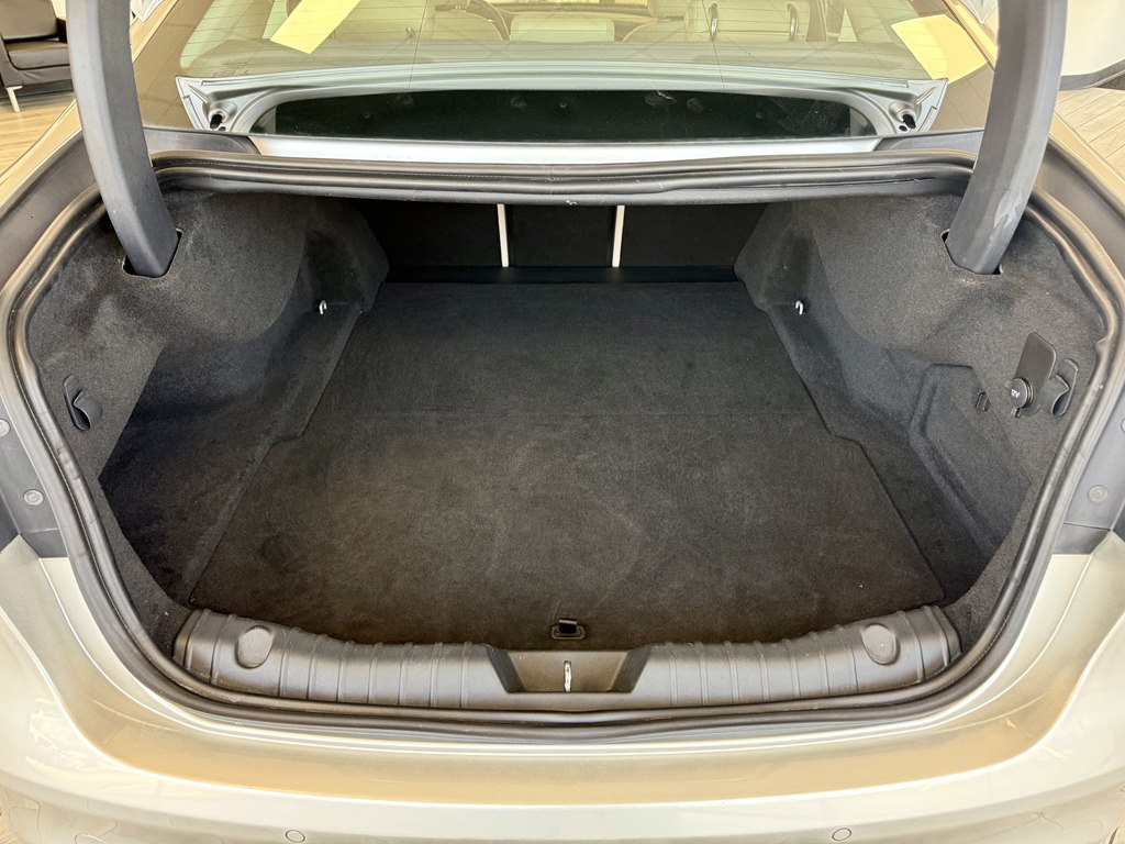 Photo 9 of this JAGUAR XF