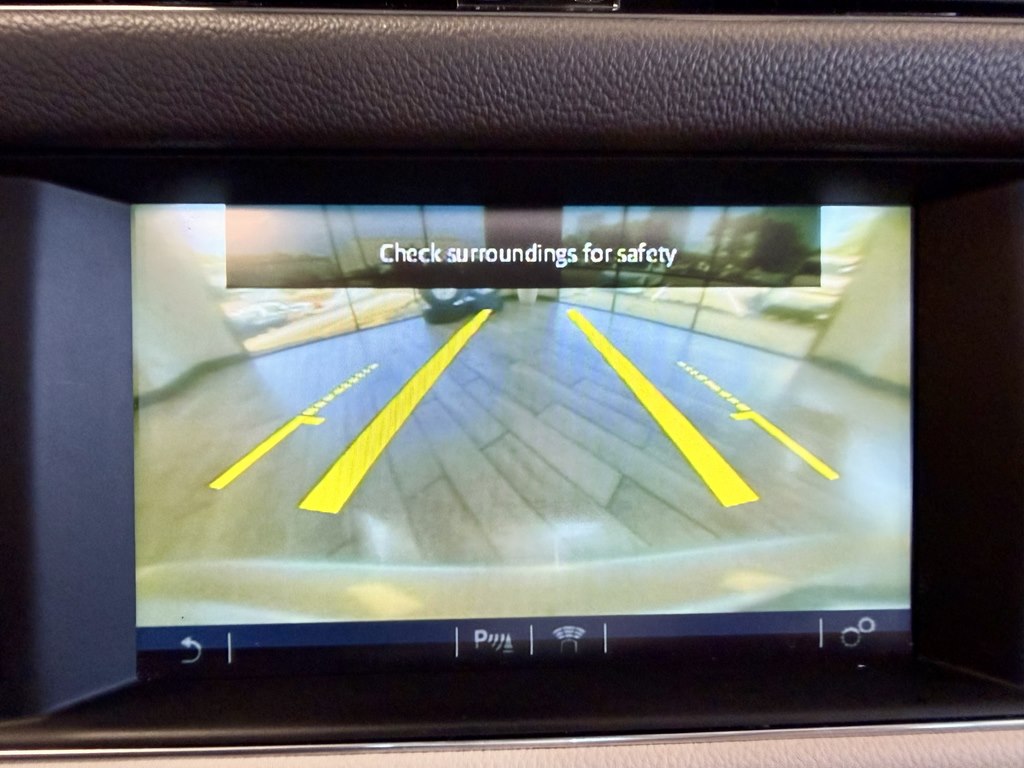 Photo 11 of this JAGUAR XF