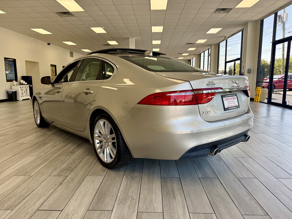 Photo 7 of this JAGUAR XF