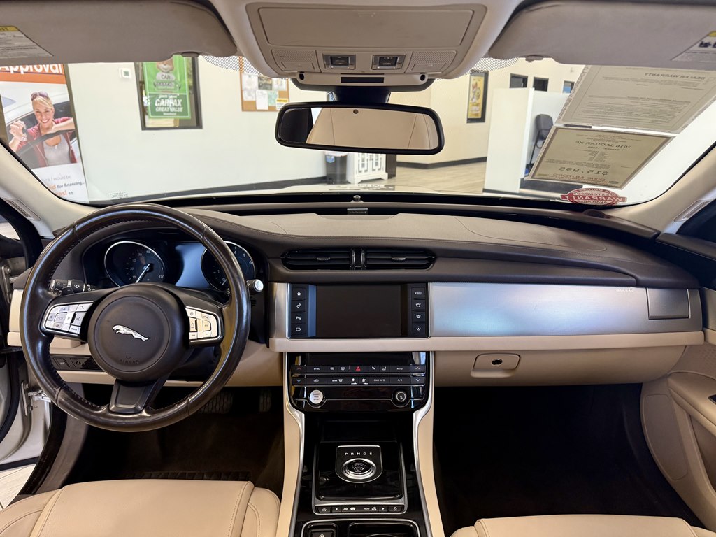 Photo 10 of this JAGUAR XF