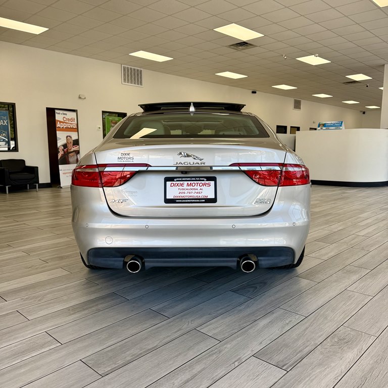 Photo 8 of this JAGUAR XF