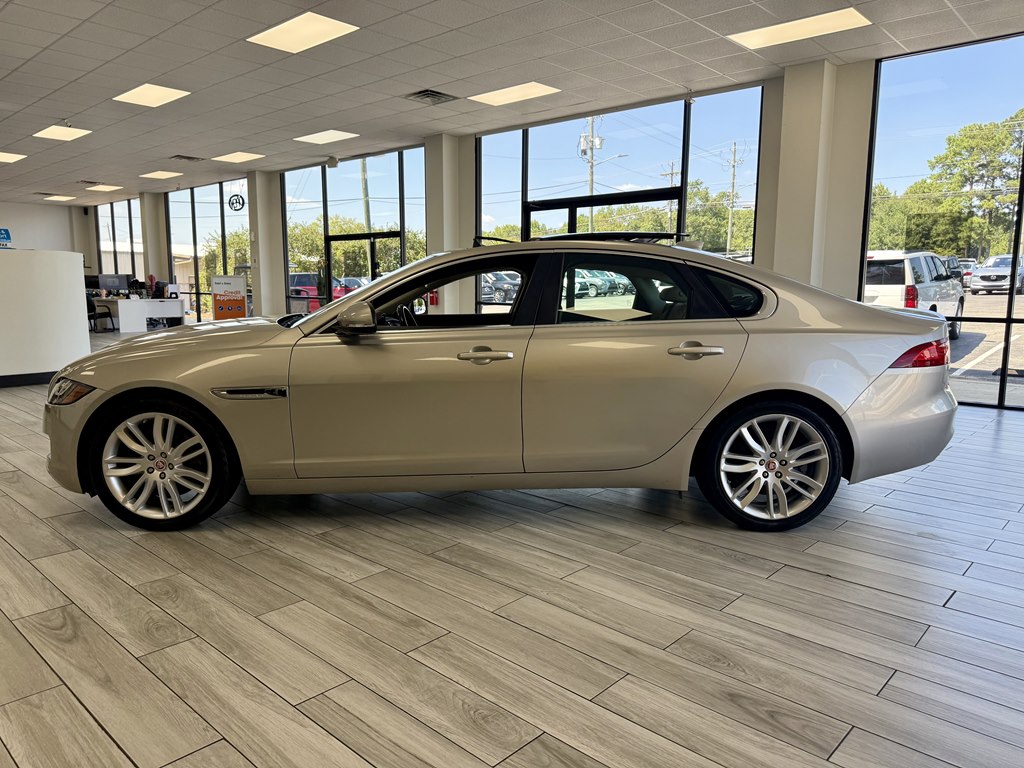 Photo 4 of this JAGUAR XF
