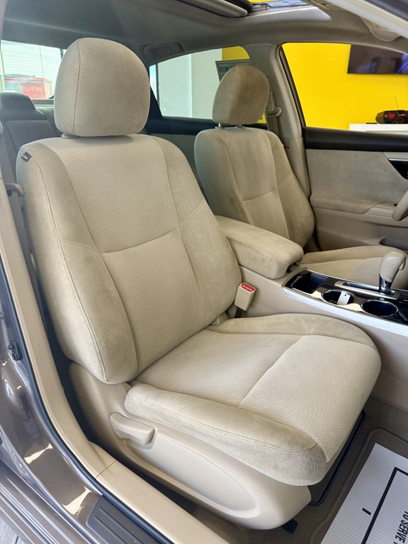 Photo 16 of this NISSAN ALTIMA
