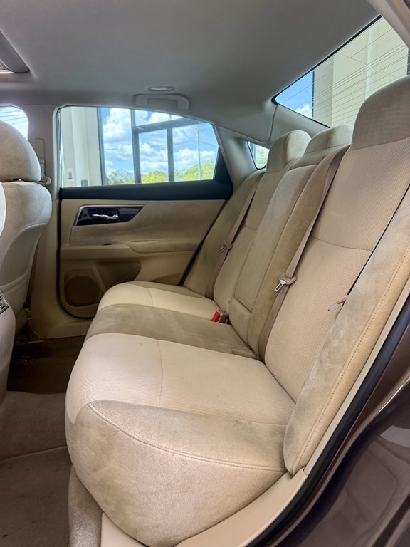 Photo 17 of this NISSAN ALTIMA