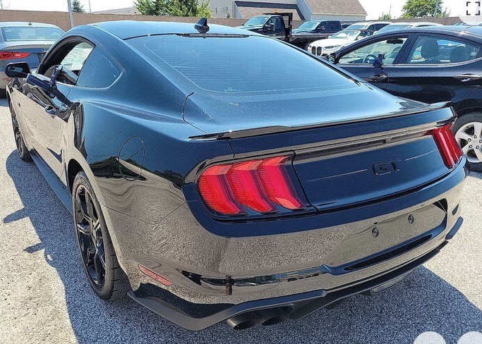 Photo 2 of this FORD MUSTANG