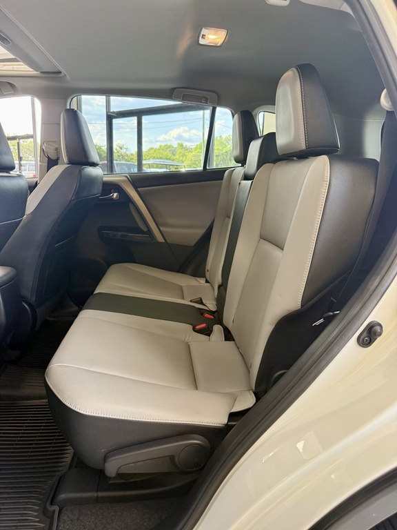 Photo 17 of this TOYOTA RAV4
