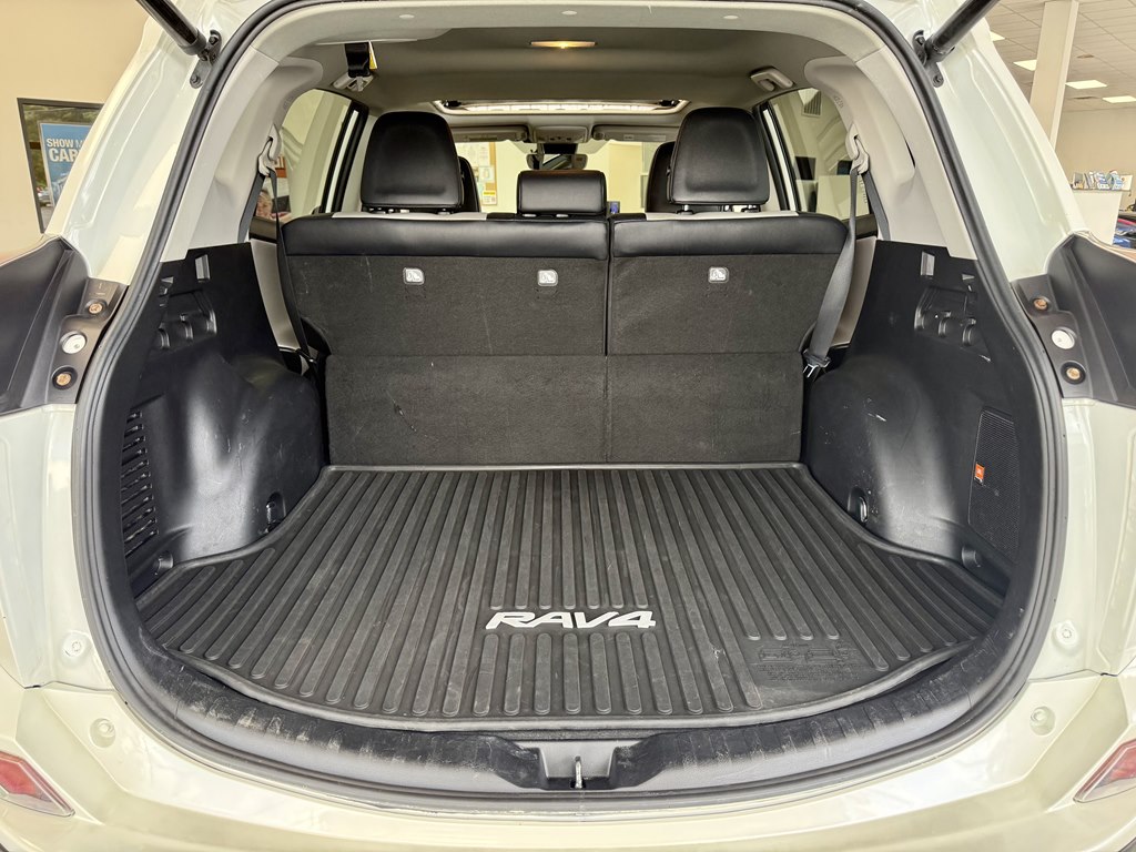 Photo 9 of this TOYOTA RAV4