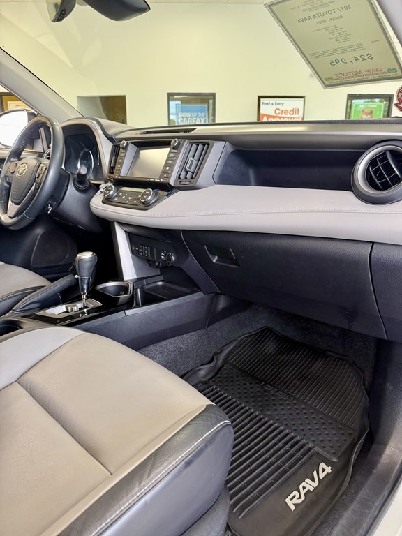 Photo 12 of this TOYOTA RAV4