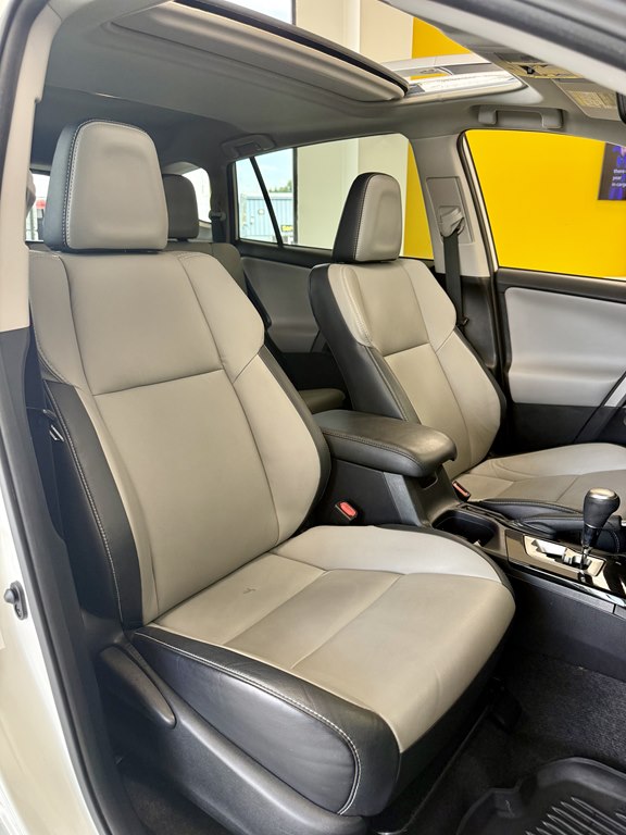 Photo 16 of this TOYOTA RAV4