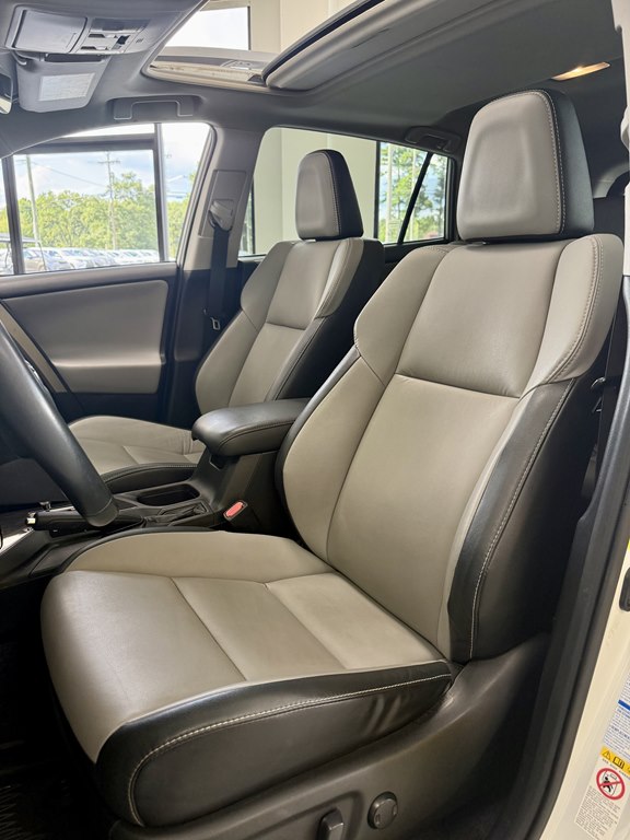 Photo 14 of this TOYOTA RAV4
