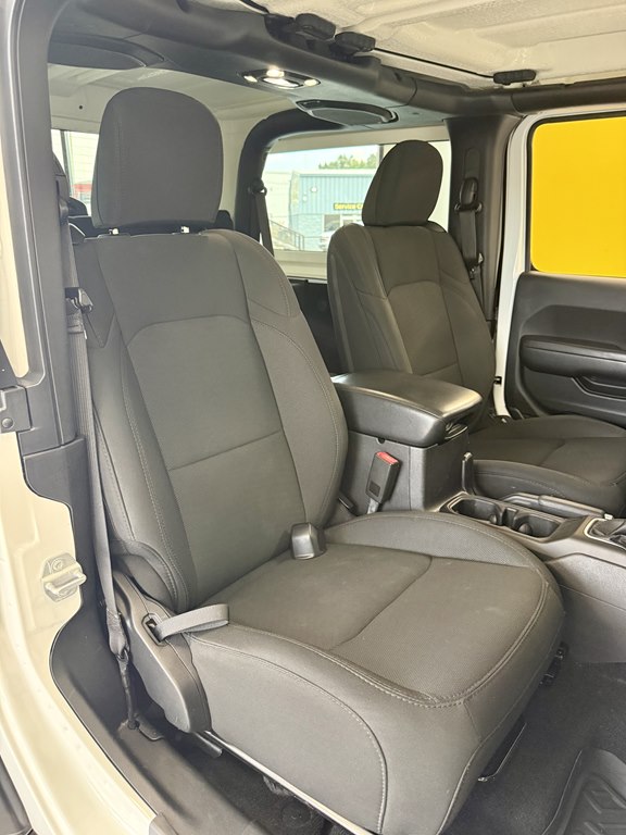 Photo 16 of this JEEP WRANGLER