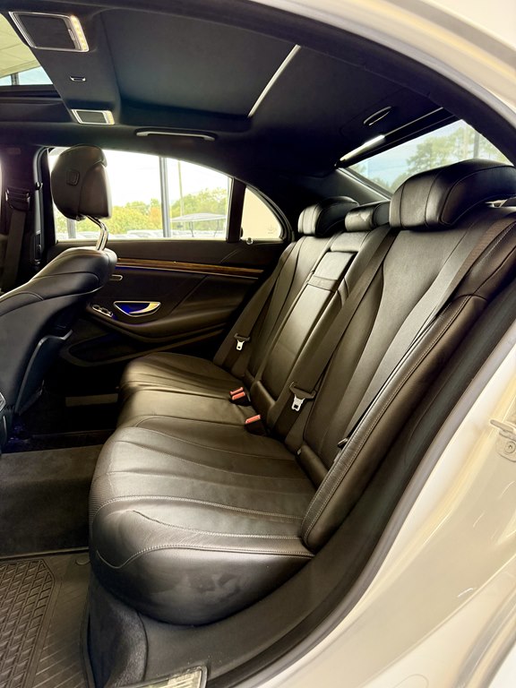 Photo 17 of this MERCEDES-BENZ S-CLASS
