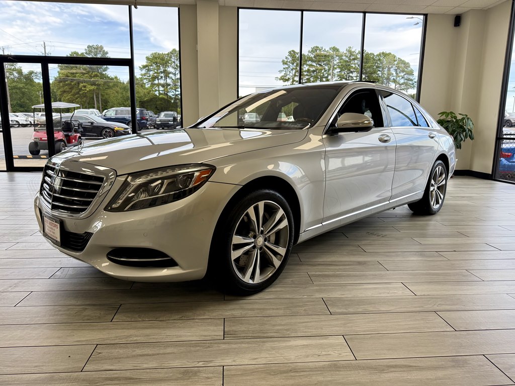 Photo 3 of this MERCEDES-BENZ S-CLASS