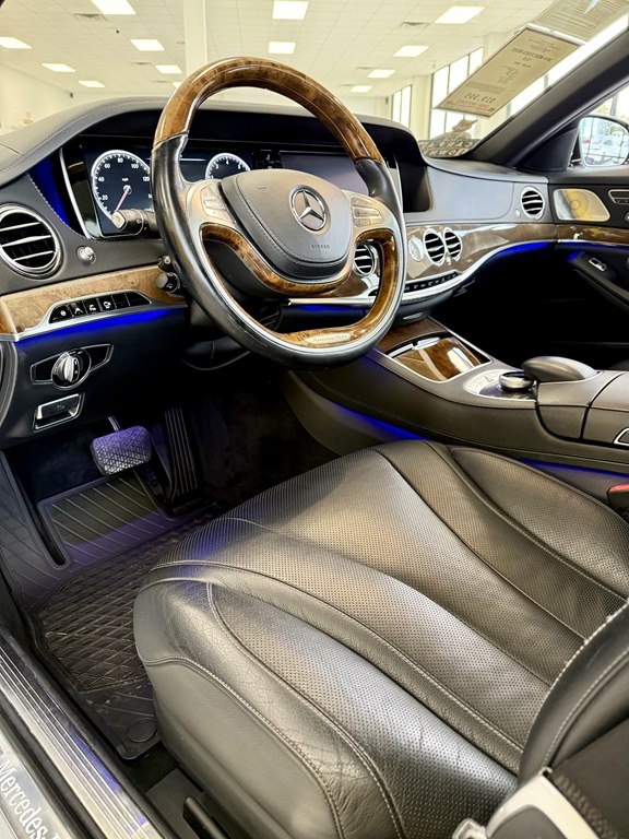 Photo 13 of this MERCEDES-BENZ S-CLASS