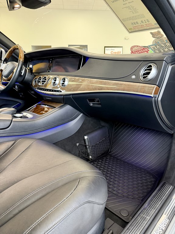 Photo 12 of this MERCEDES-BENZ S-CLASS
