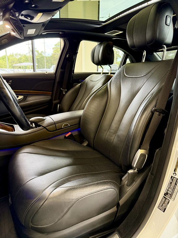 Photo 14 of this MERCEDES-BENZ S-CLASS
