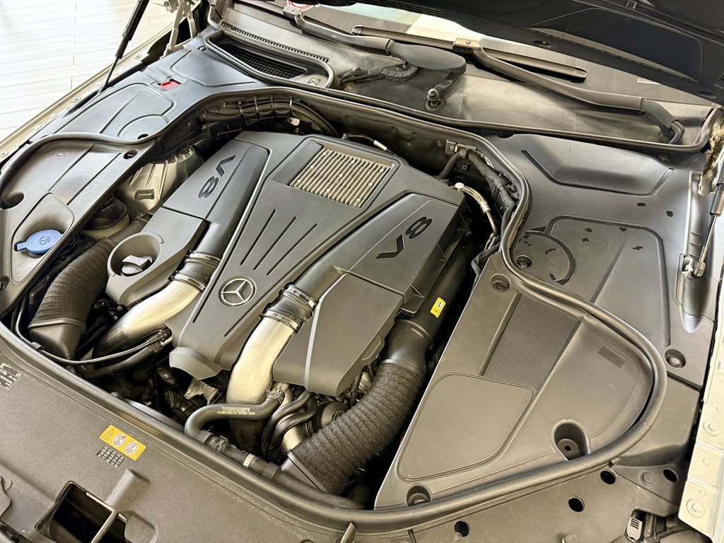 Photo 18 of this MERCEDES-BENZ S-CLASS