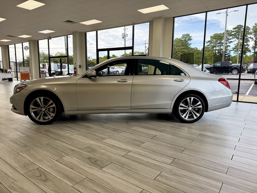 Photo 4 of this MERCEDES-BENZ S-CLASS