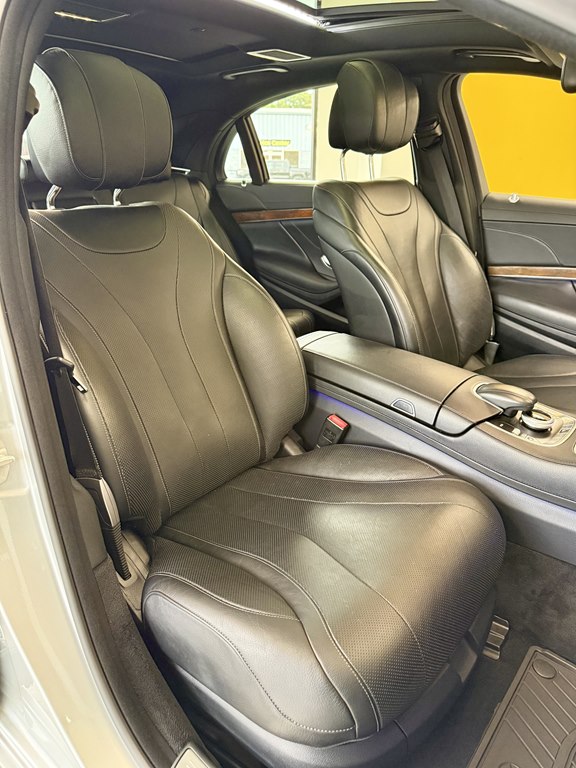 Photo 16 of this MERCEDES-BENZ S-CLASS
