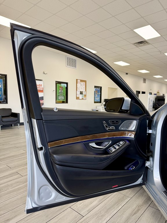 Photo 15 of this MERCEDES-BENZ S-CLASS