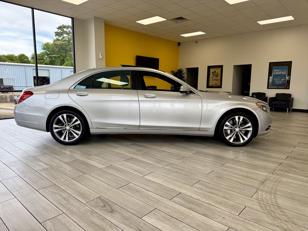 Photo 5 of this MERCEDES-BENZ S-CLASS