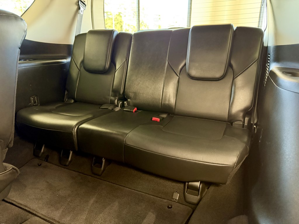 Photo 18 of this INFINITI QX80