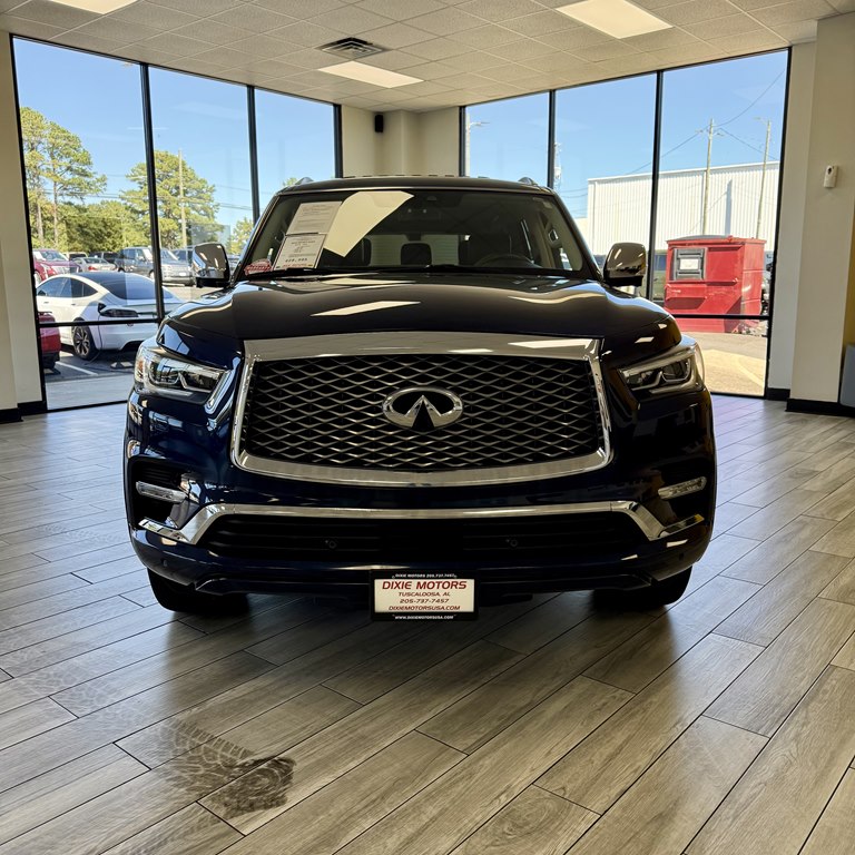 Photo 2 of this INFINITI QX80