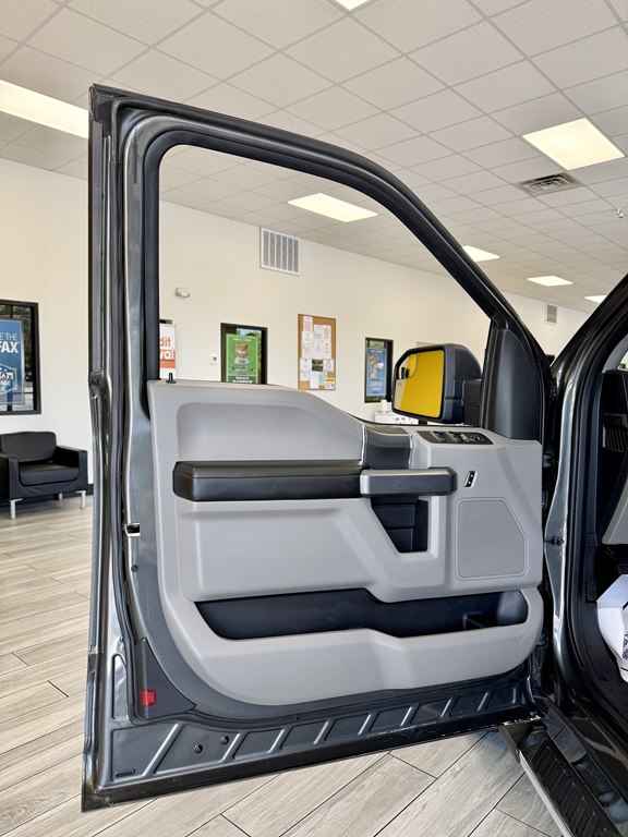 Photo 15 of this FORD F150