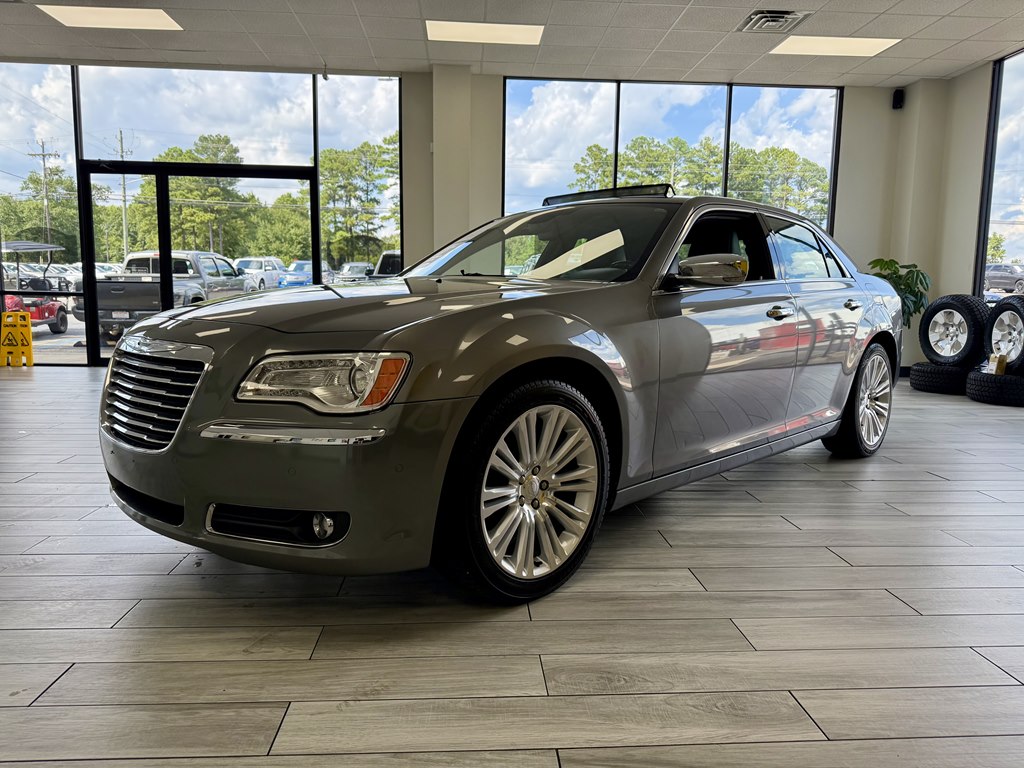 Photo 3 of this CHRYSLER 300C