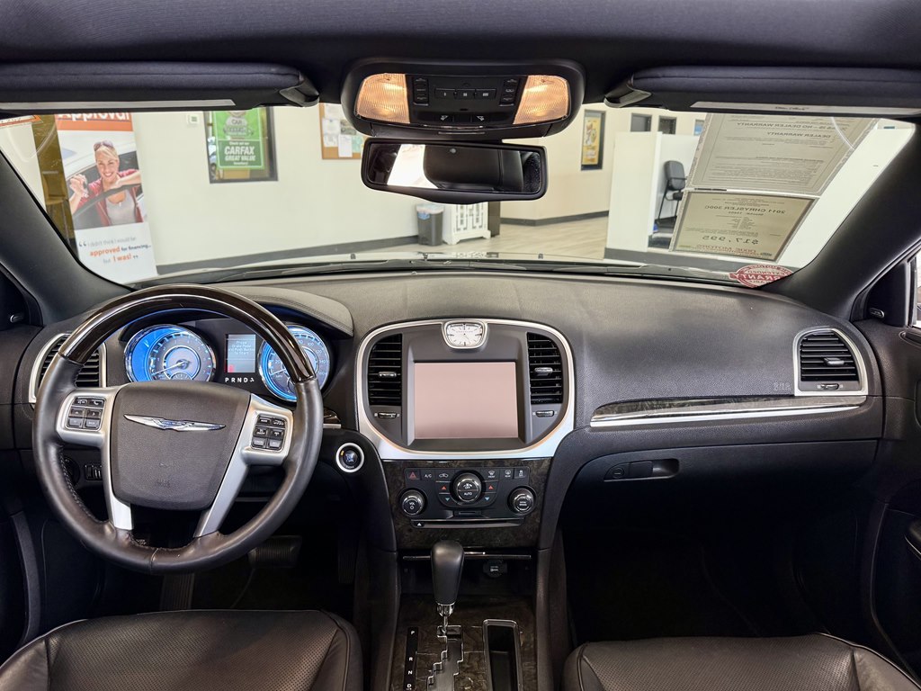 Photo 10 of this CHRYSLER 300C