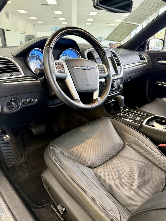 Photo 13 of this CHRYSLER 300C