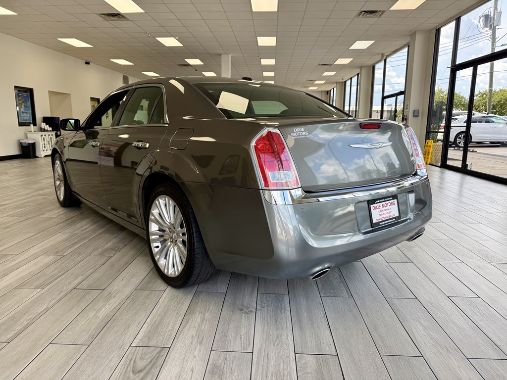 Photo 7 of this CHRYSLER 300C