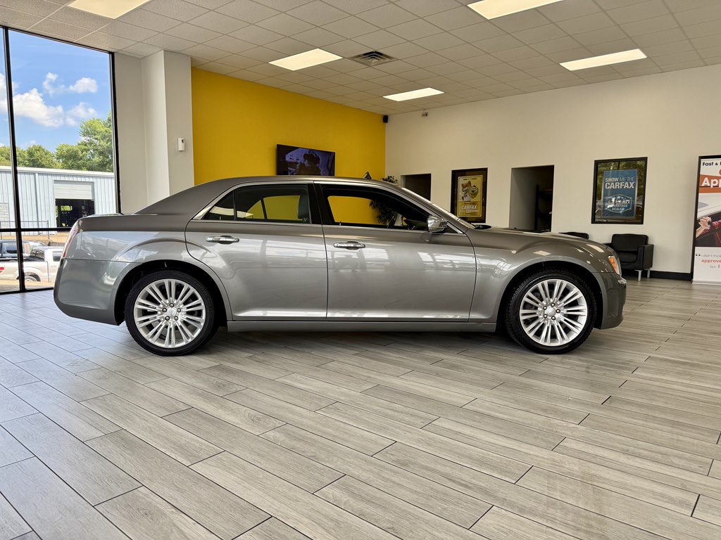 Photo 5 of this CHRYSLER 300C