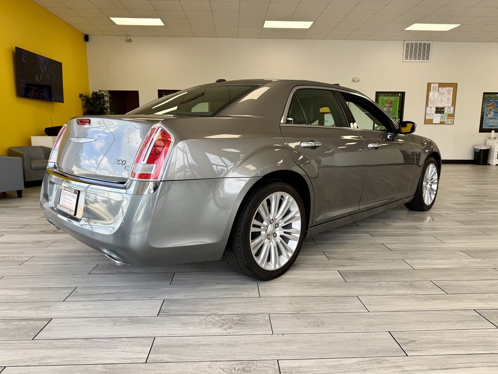 Photo 6 of this CHRYSLER 300C