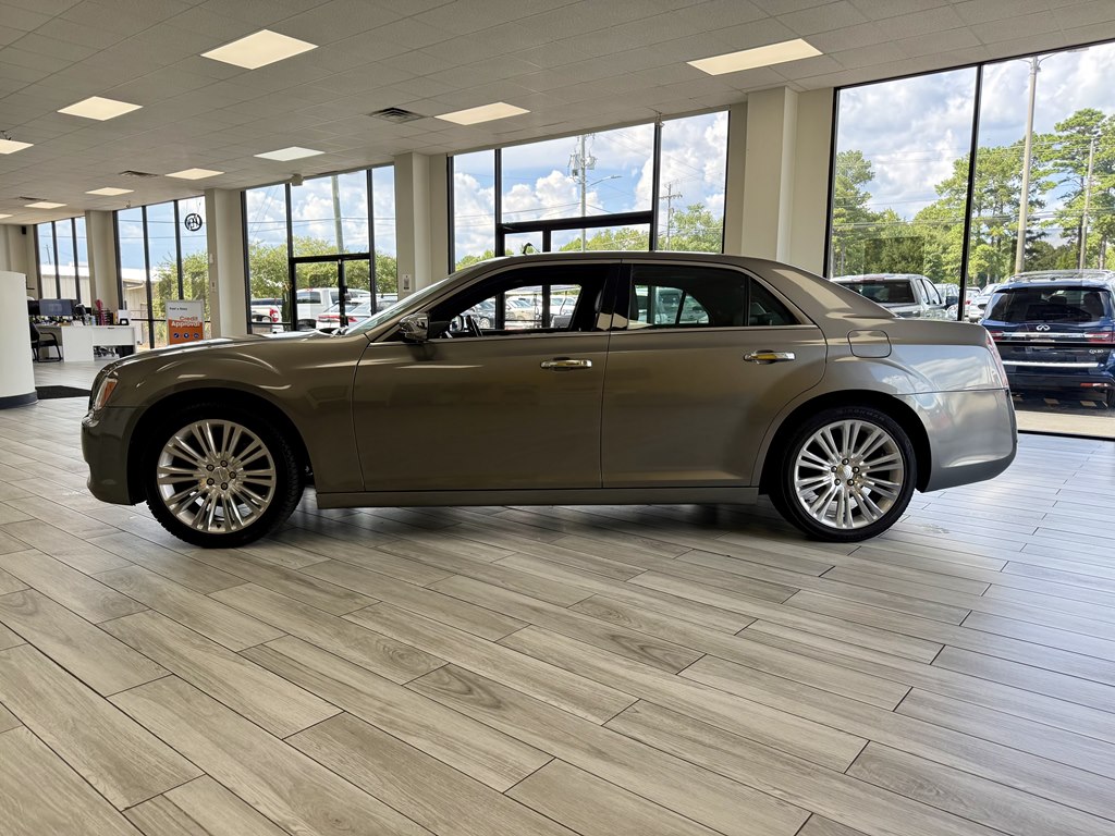 Photo 4 of this CHRYSLER 300C